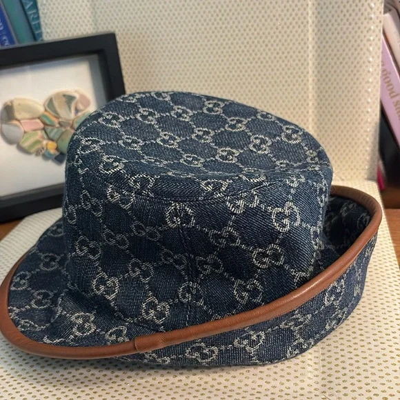 Gucci Denim💙Bucket Hat with Leather Trim
Size L (59 cm) - Picture 2 of 5